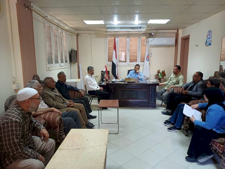 اجتماع موسع بتعليم أبوتشت لاطلاق مبادرة اعادة تدوير الرواكد الخشبية بالمدارس