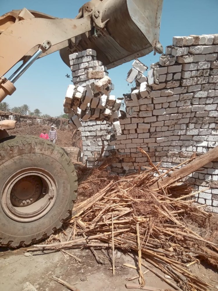 إزالة 137 حالة بناء مخالف وعشوائى خلال إجازة عيد الفطر المبارك بالمنيا