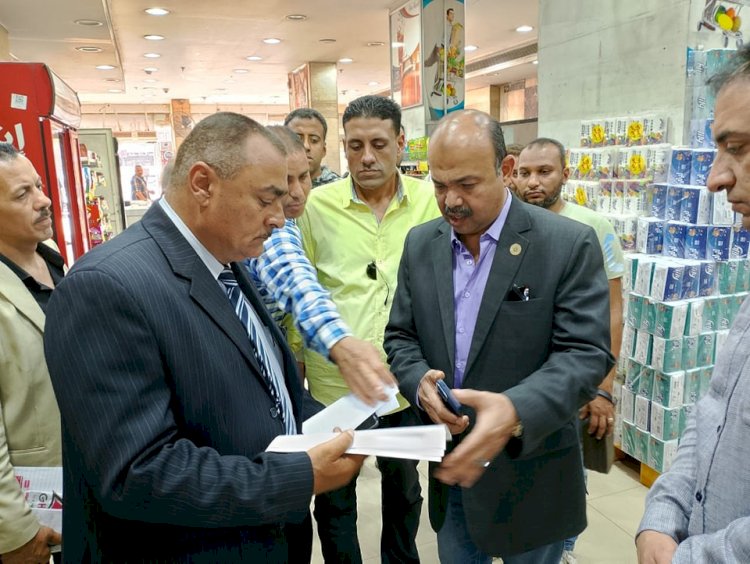 اللواء عبدالله عاشور يتابع توافر السلع  الغذائية بالأسعار المناسبة