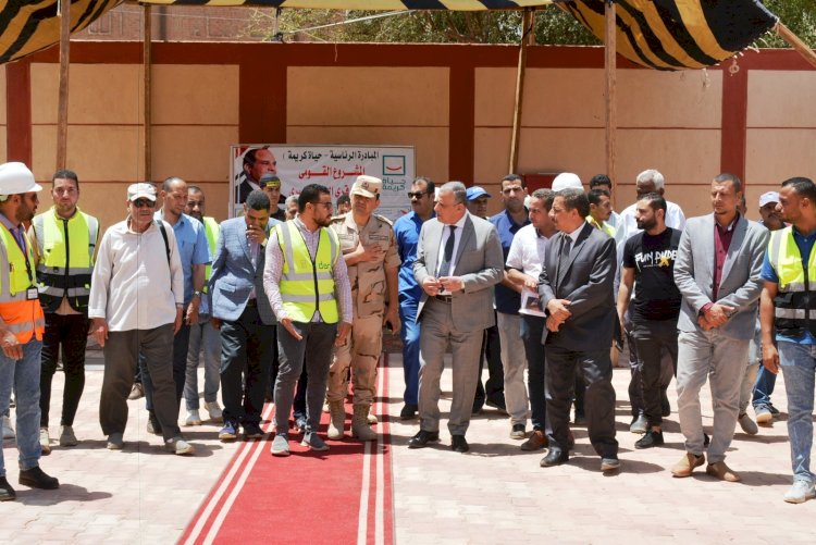 محافظ سوهاج يتفقد مشروعات تطوير الريف المصري بالمنشاه