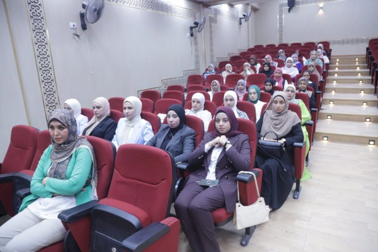 رئيس جامعة جنوب الوادي يشهد ختام دورة إعداد المعلم الجامعي بكلية التربية  