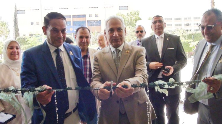 د.عصام فرحات يفتتح معرض سوق الفن بفنون المنيا ويتفقد أعمال التطوير بالمرسم المفتوح