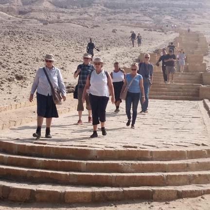 وفد سياحي ألمانى يزور منطقة آثار بنى حسن بالمنيا