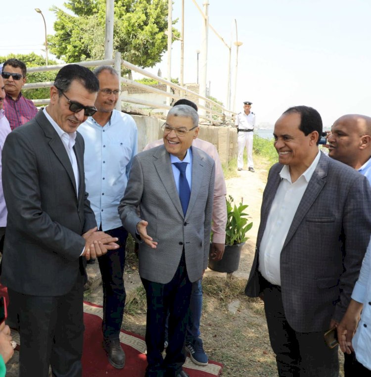 محافظ المنيا يشارك فى مشروع الاستزراع السمكي بإلقاء مليوني زريعة سمك بنهر النيل