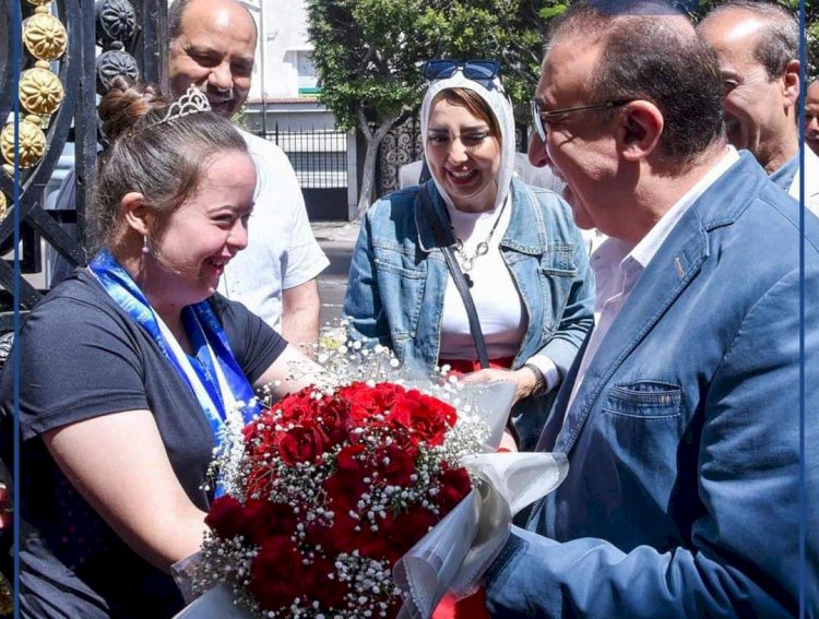 محافظ الإسكندرية يطلق شعلة ماراثون الدراجات