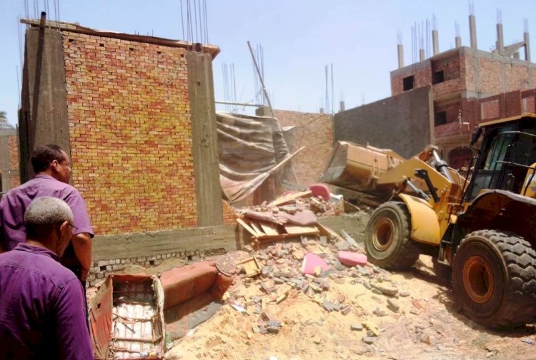 ازالة "٢٢"حالة تعدي علي الاراضي الزراعية والبناء المخالف بسوهاج