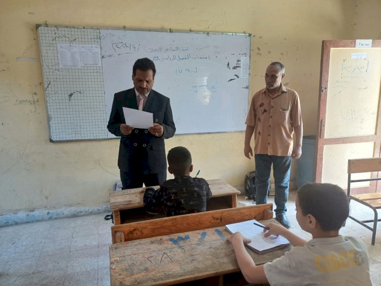 مدير عام تعليم أبوتشت يتابع اعمال الامتحانات بمدرسة ابوتشت الإبتدائية المشتركة