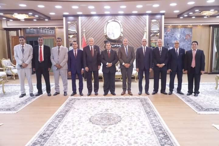 رئيس جامعة جنوب الوادي يترأس لجنة اختيار عميد كلية الآداب