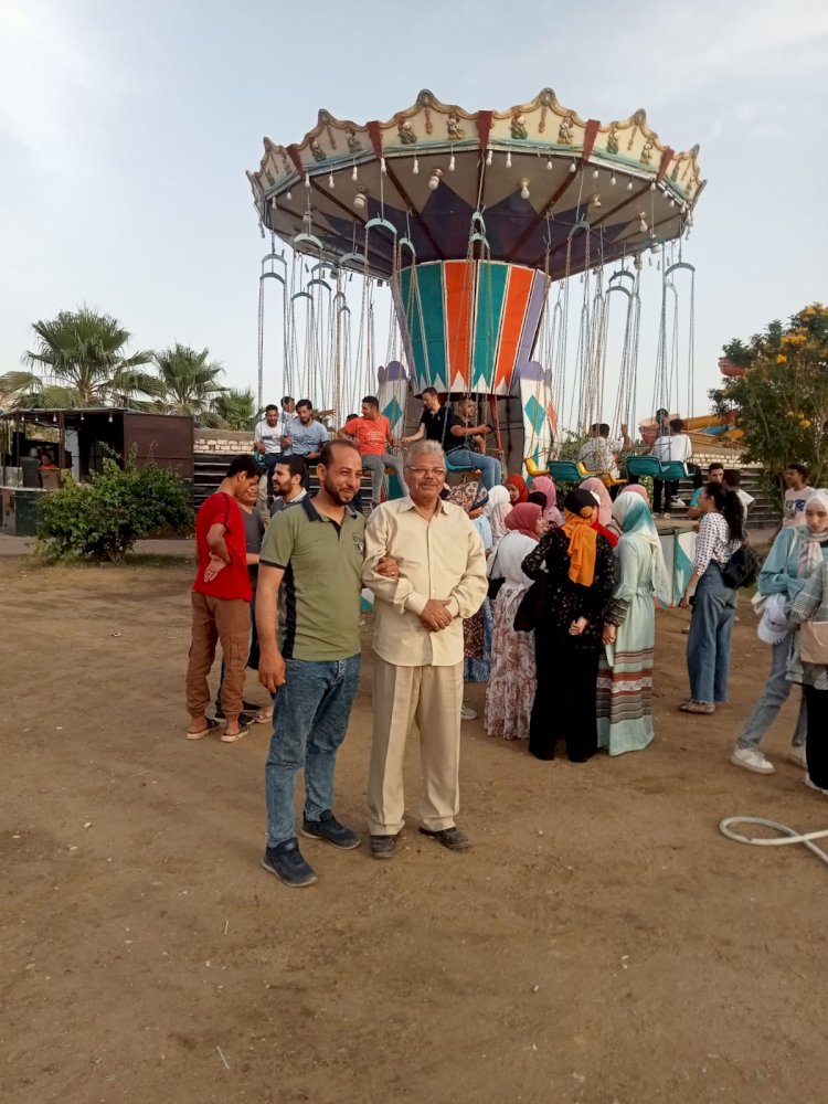 في أجواء من البهجة والسرور.. طلاب مركز نور البصيرة لذوي الإعاقة بجامعة سوهاج في رحلة ترفيهية