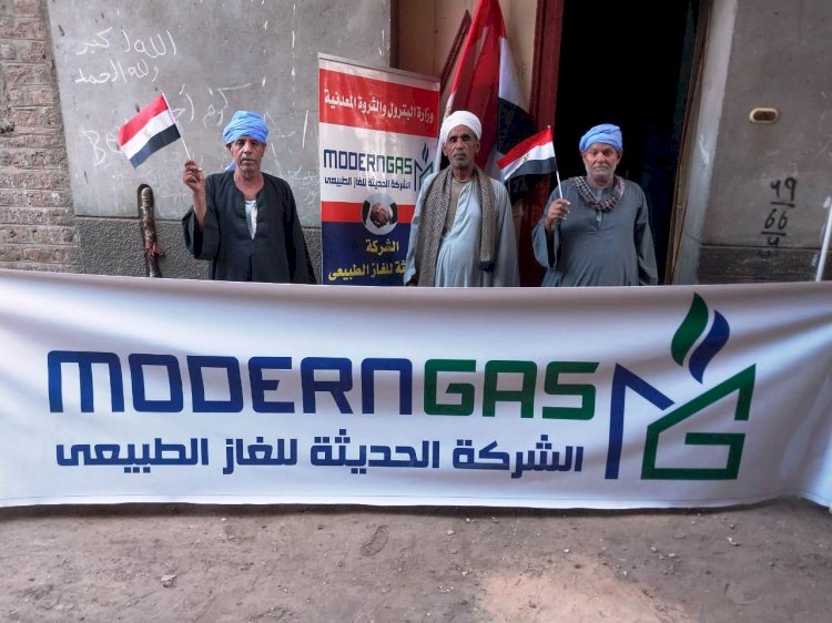 اطلاق اول شعلة غاز طبيعي بقرية اولاد اسماعيل بالمراغة