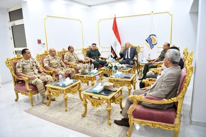 محافظ قنا يستقبل وفد الهيئة الهندسية للقوات المسلحة
