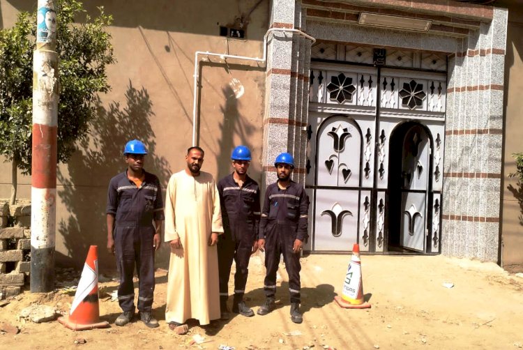 اطلاق اول شعلة غاز طبيعي بقرية منشأة برديس بالبلينا بسوهاج