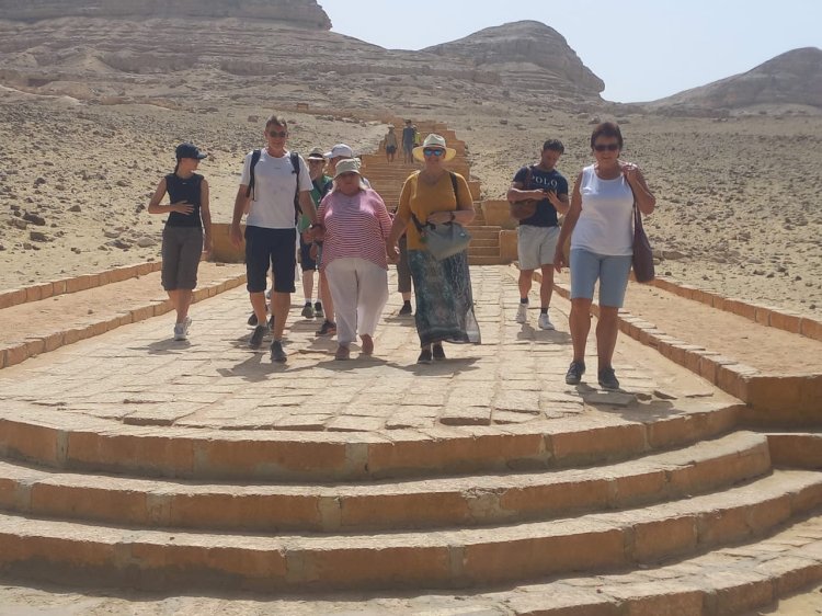 محافظ المنيا: وفود سياحية أوروبية تزور مناطق أثرية متنوعة بالمحافظة