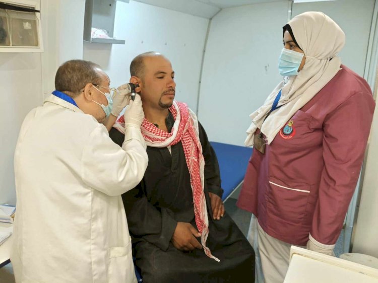 توقيع الكشف الطبي على 1462 حالة خلال قافلة طبية بقرية رسلان بمركز المنيا