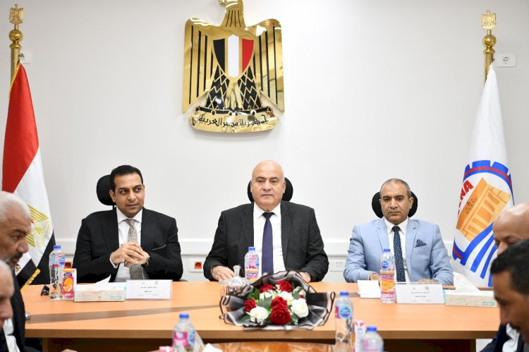 محافظ قنا يترأس أول اجتماع مجلس ادارة لمركز شبكات المرافق