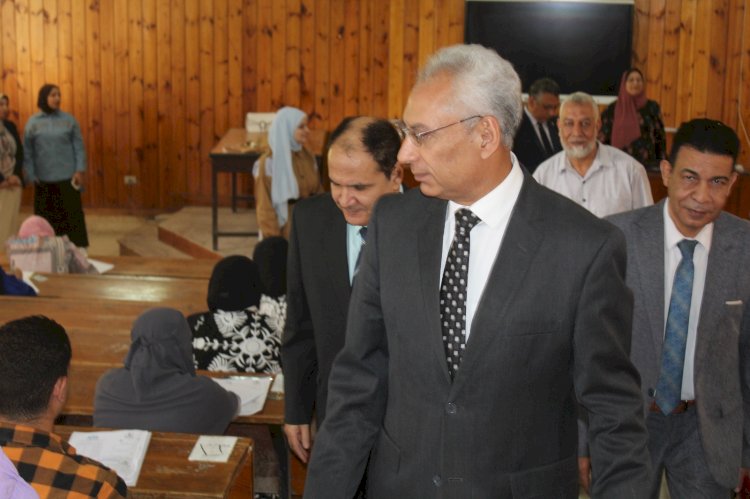 رئيس جامعة المنيا يتفقد سير أعمال الامتحانات بكليتي الزراعة والعلوم 