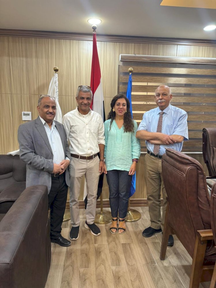 وزير الصحة السابق يزور كلية الطب جامعة أسوان