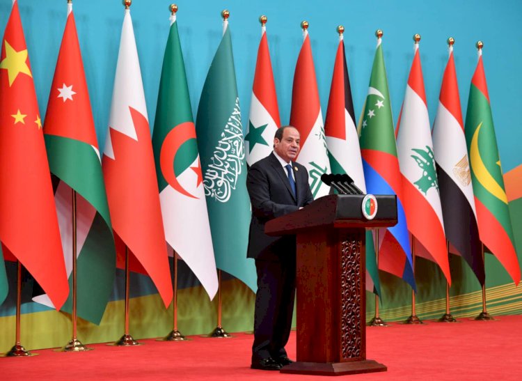 السيسي يلتقي رئيس مجلس الدولة الصيني ببكين