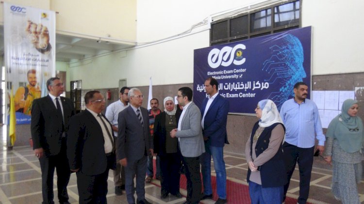 رئيس جامعة المنيا يُواصل جولاته التفقدية لامتحانات كليات التمريض ودار العلوم والتربية 