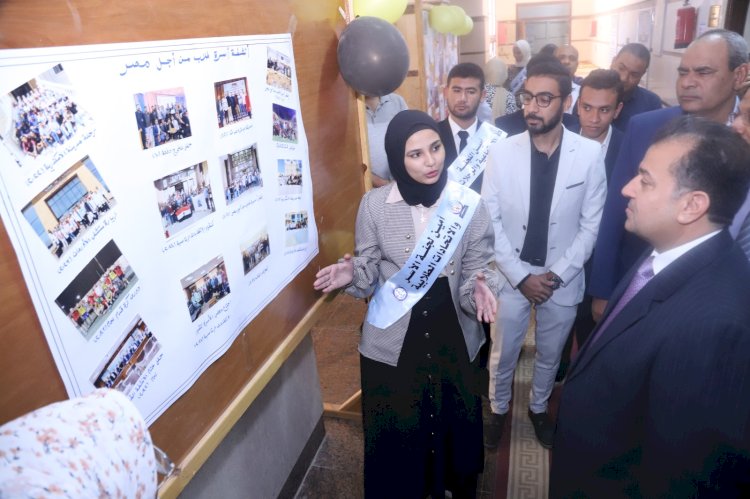 رئيس جامعة جوب الوادي يشهد حفل ختام الانشطة الطلابية بكلية الطب 