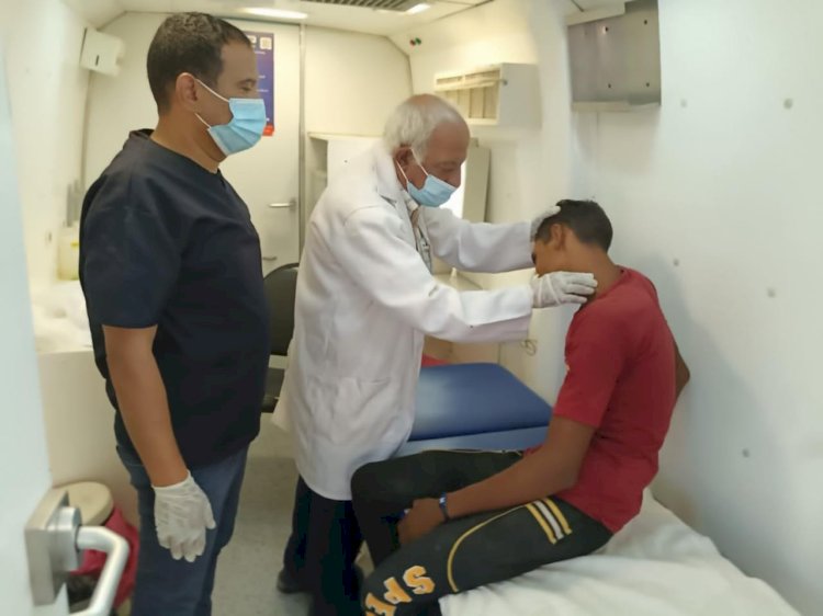 توقيع الكشف الطبي على 889 حالة خلال قافلة طبية بقرية الفرجانى بمركز بنى مزار بالمنيا
