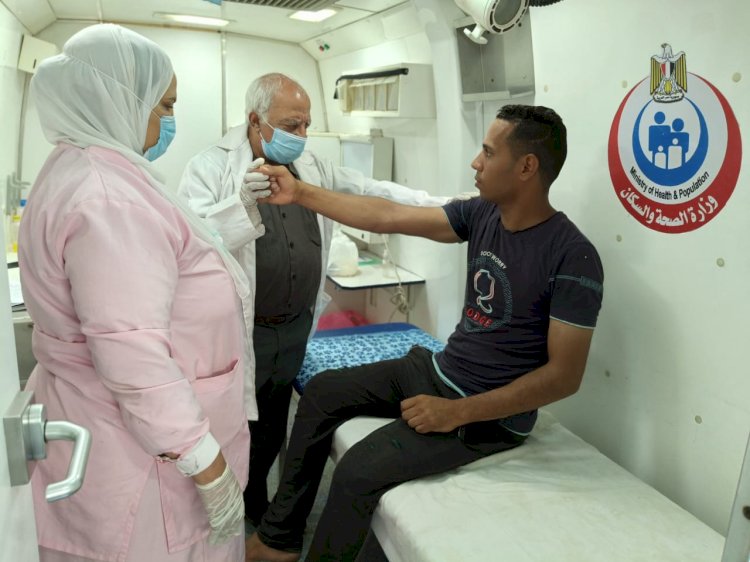 صحة المنيا تقدم الخدمات العلاجية لـ 1473 خلال قافلة طبية مجانية بقرية دمشاو هاشم بمركز المنيا