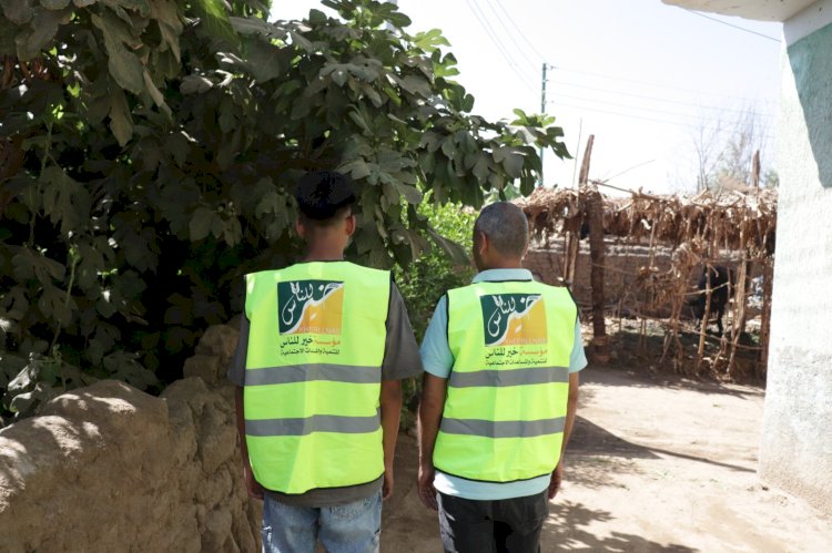 خير للناس للتنمية توزيع "عيدية "على بعض الأسر بالأقصر بمناسبة عيد الأضحى المبارك