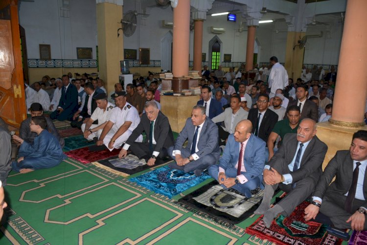 "الفقي وشرباش "يؤديان صلاة العيد بمسجد الشرطة بسوهاج