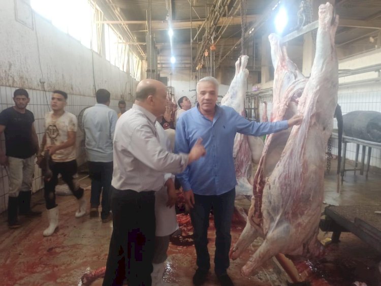 رئيس الخدمات البيطرية يتابع ذبج الاضاحي ويتفقد حديقة الاسماك للاطمئنان علي الزائرين