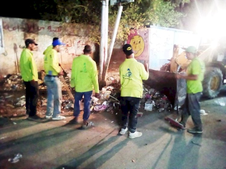 حملات مكبرة للنظافة لرفع القمامة والمخلفات بحي شرق سوهاج