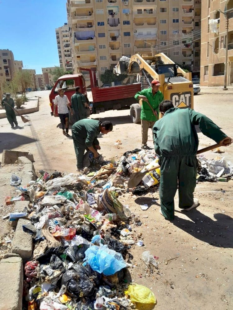 حملات نظافة لرفع المخلفات والقمامة بالكوثر بسوهاج