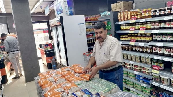 محافظ المنيا يتابع استمرار طرح مواد غذائية مدعمة بمطاي