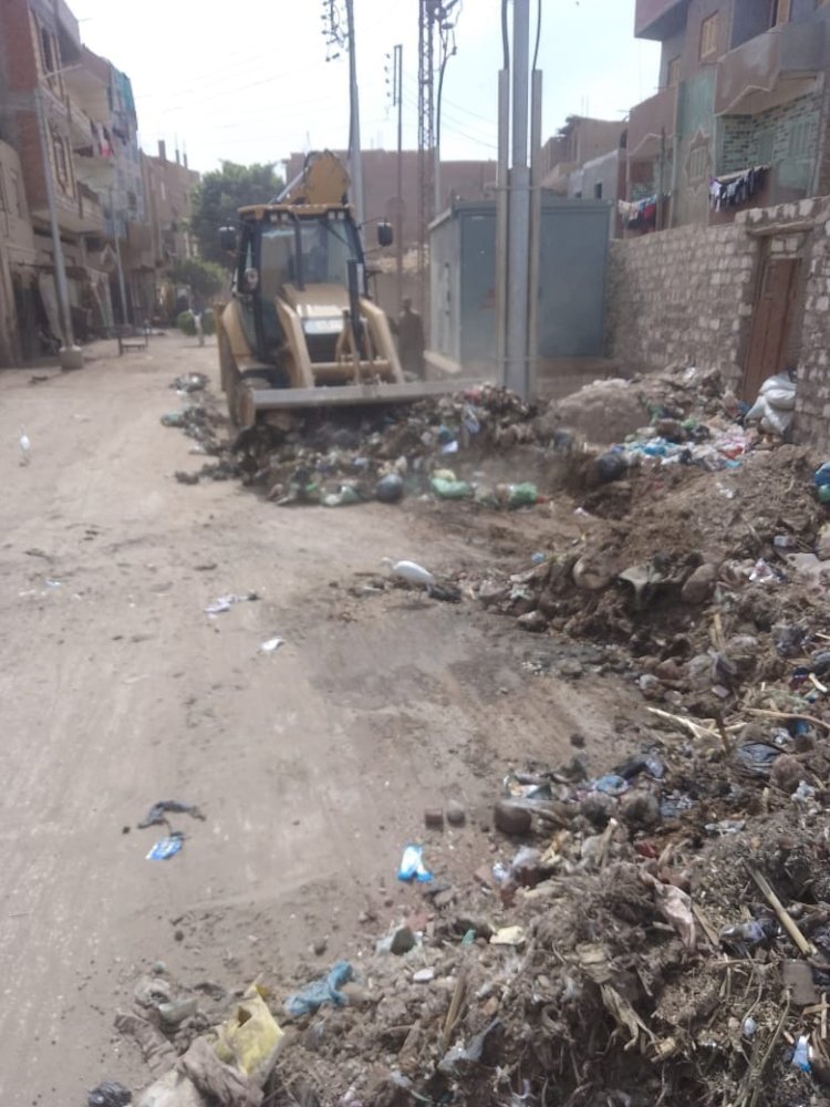 رفع "٣٠طن"مخلفات بالمنشاة بسوهاج