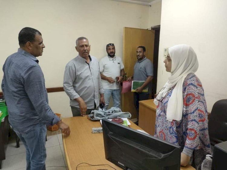 رئيس مدينة قنا  يتفقد الإدارة الهندسية وإدارة المتغيرات المكانية بالوحدة 