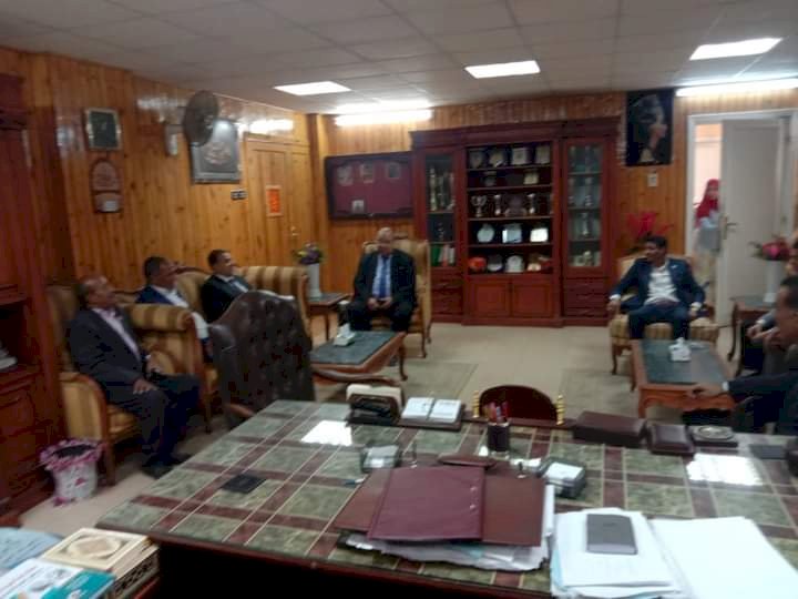 رئيس جامعة جنوب الوادي يشهد اجتماع مجلس إدارة المعهد العالي للخدمة الاجتماعية بقنا