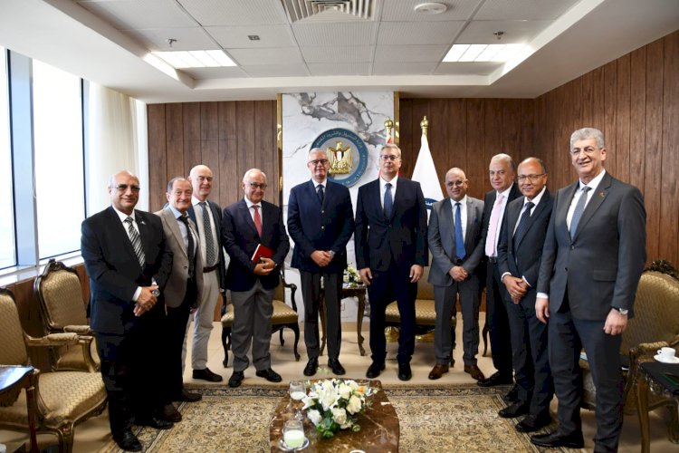وزير البترول يتابع الموقف التنفيذي لمشروع  مجمع السولار باسيوط