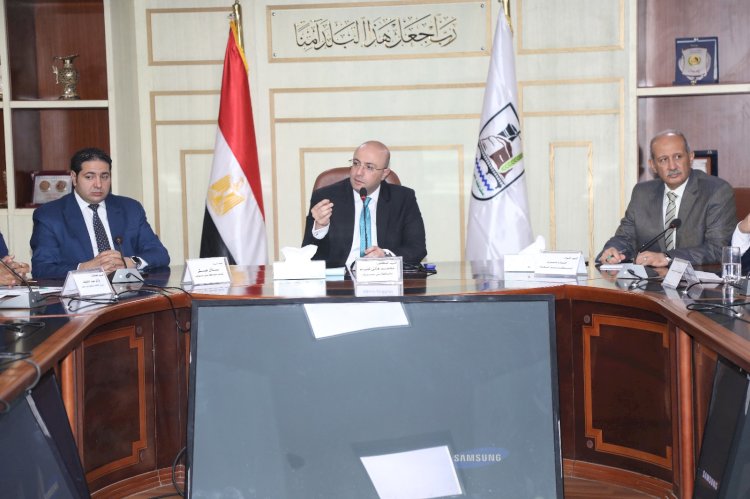 محافظ بني سويف يجتمع بالتموين والغرفة التجارية  لمناقشة آليات ضبط  أسعار السلع  وتكثيف الحملات على الأسواق