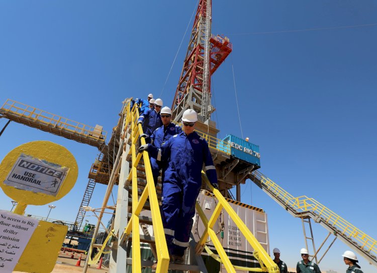 رغم الأزمة العالمية :البترول تعلن جميع شركات البترول تعمل بكفاءة