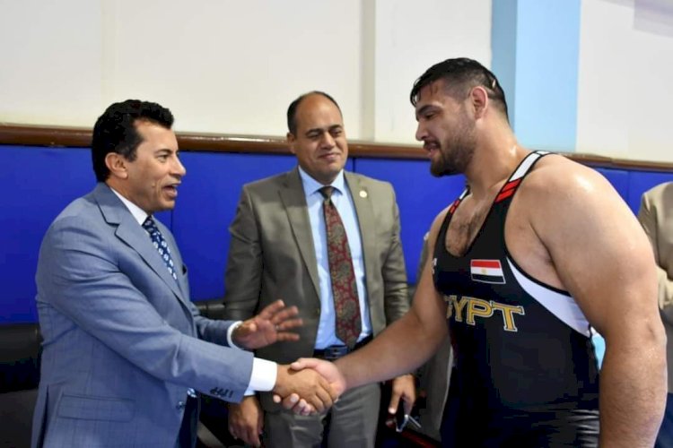 صبحي يؤكد دعم الأبطال في جميع الاتحادات الرياضية