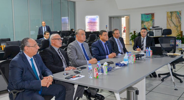 "يس" يطمئن علي الشبكة القومية للغازات