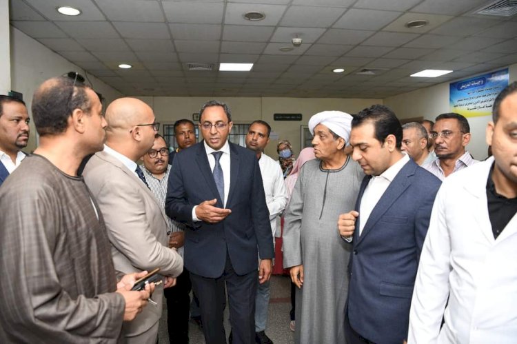 محافظ قنا ووكيل وزارة الصحة وعدد من القيادات يتفقدوا مستشفي قفط التعليمي