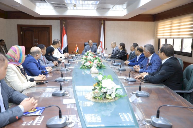 "سراج"يستقبل اعضاء الهيئة البرلمانية لحزب الشعب الجمهوري لتقديم التهنئة محافظا لسوهاج