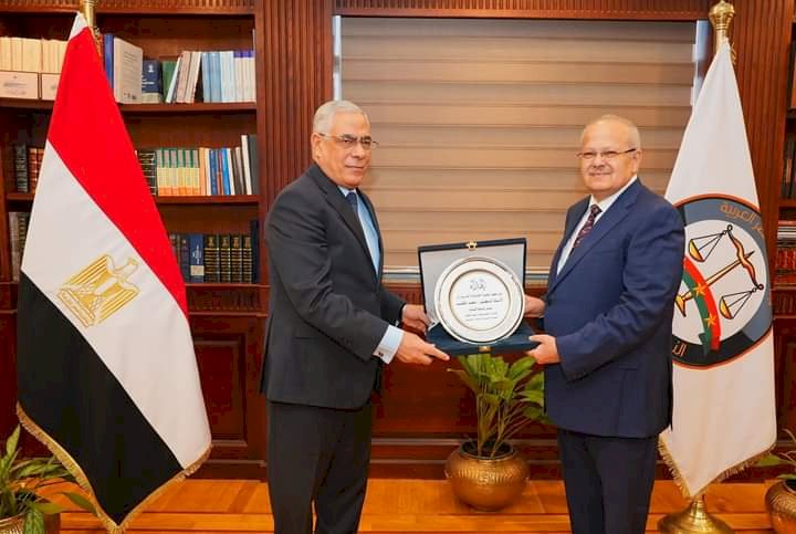 تكريم أعضاء النيابة العامة المشاركين في فعاليات التدريب المتخصص في استخدامات الذكاء الاصطناعي