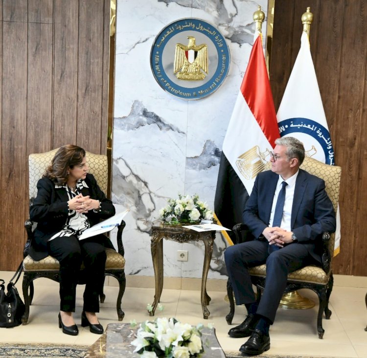 وزير البترول يوقع اتفاقيتين مع شركات عالمية لضخ استثمارات لزيادة الانتاج بالبحر المتوسط والسويس