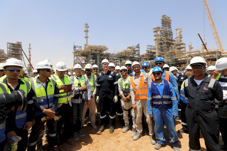 "بدوي"يزور المنطقة الجغرافية البترولية لجنوب الصعيد باسيوط