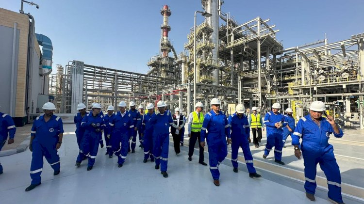 زيارة مفاجئة لرئيس هيئة البترول لشركتي النصر ومصر للبترول بالسويس
