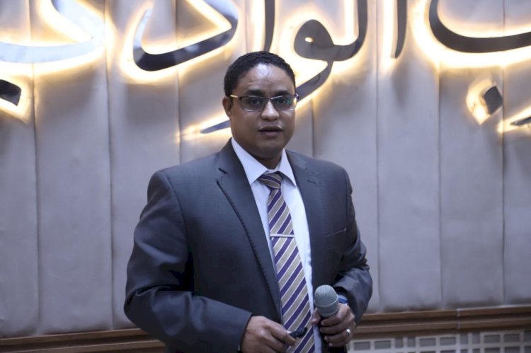 مدير مركز ضمان الجودة يستعرض مشروع اعداد ملفات الاعتماد بكليات جامعة جنوب الوادي