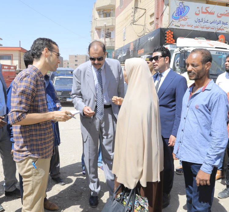 محافظ سوهاج يتابع الخدمات المقدمة للمواطنين