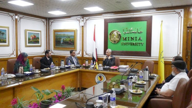 بالصور عصام فرحات يستقبل لجنة تقييم أفضل جامعة صديقة للبيئة لتقييم جامعة المنيا