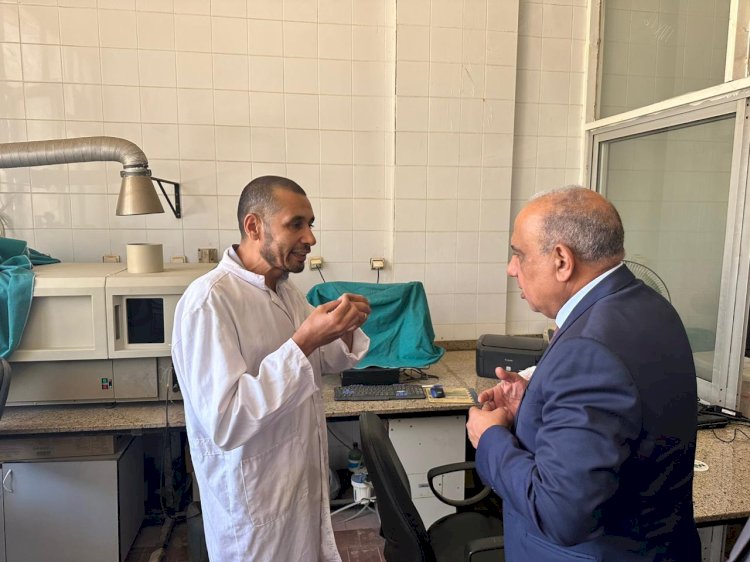 وزير الكهرباء يتابع سير العمل بهيئة المواد النووية في زيارة مفاجئة